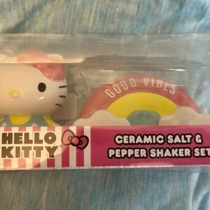 Hello Kitty Salt & Pepper Shaker‎